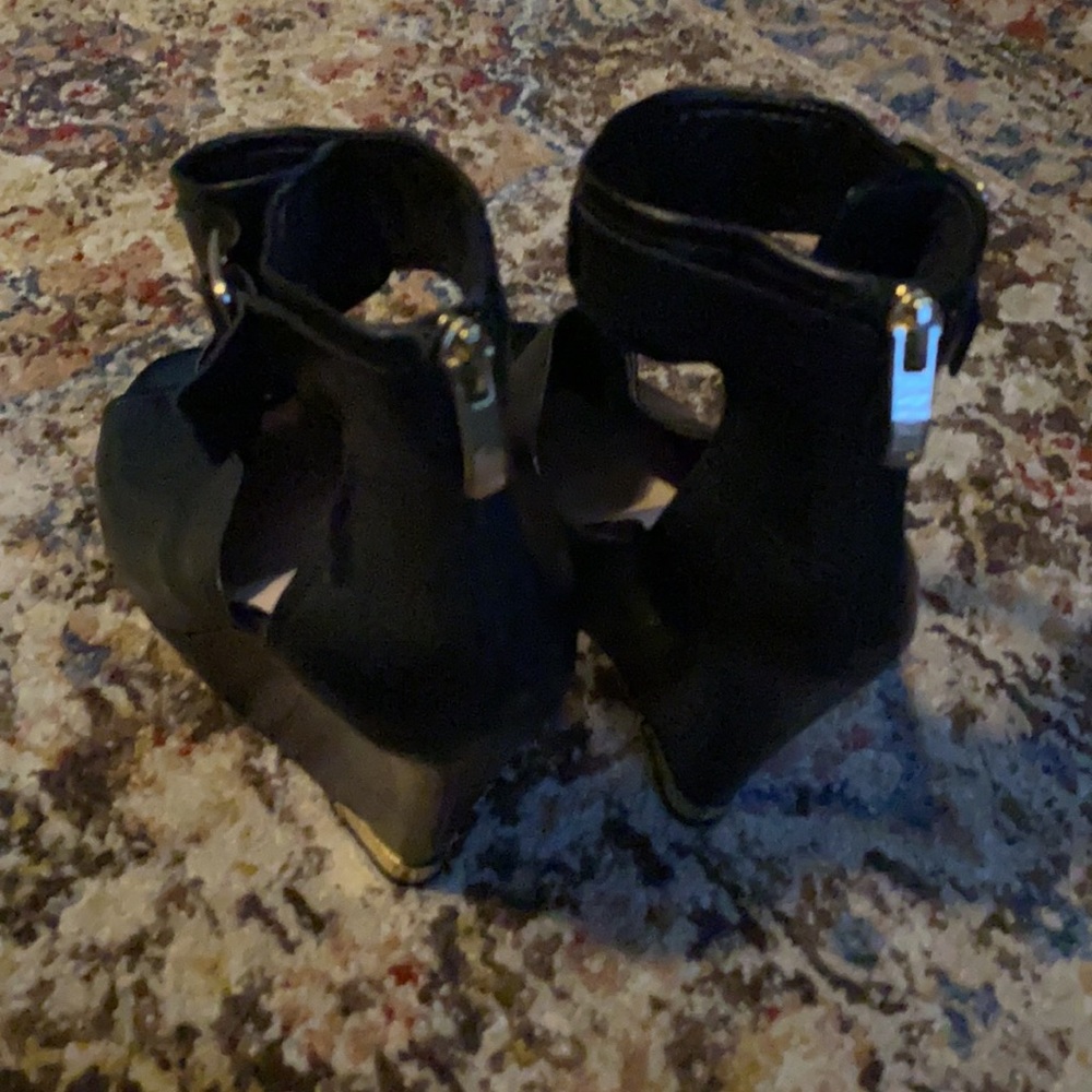 Sandals - Picture 2 of 2